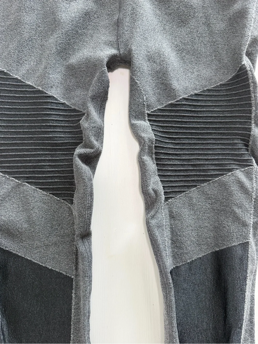 ALO Yoga Moto Leggings Black Gray Size S
